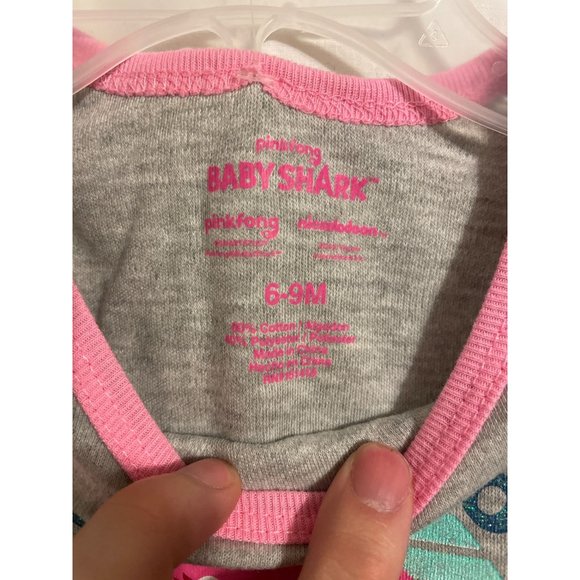 New Born Girl's Baby Shark 3Pc Set w/ Headband -  Pink Fong Baby Shark Gray/Pink - Picture 5 of 8